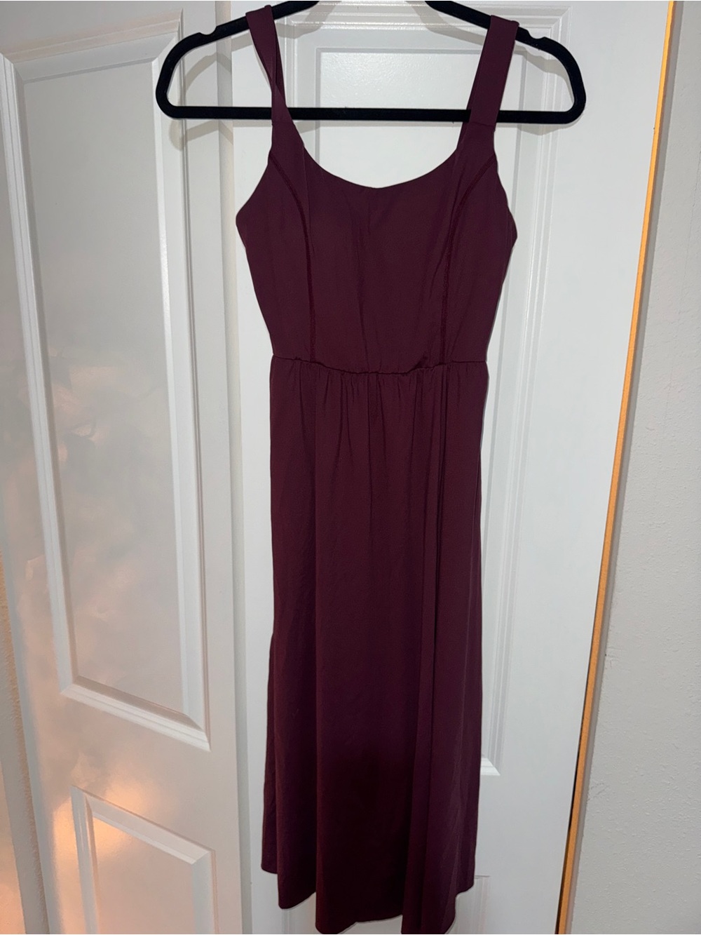 HALARA Sleeveless Midi Dress in Burgundy